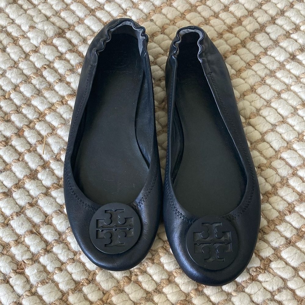 Tory Burch Black Leather Flats with Logo Medallion